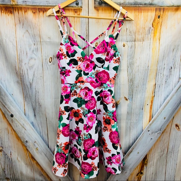 XOXO Dresses & Skirts - NWOT XOXO Floral Sundress
